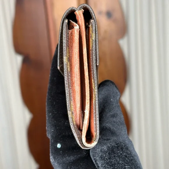 Louis Vuitton Monogram Wallet - Picture 4 of 10